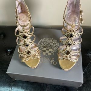 Vince Camuto gold open toed strappy sandal heels